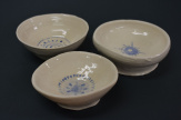 Kerámia tanszak felajánlása: 3 darabos kézzel festett mázas tálkaszett – 2000 Paletta